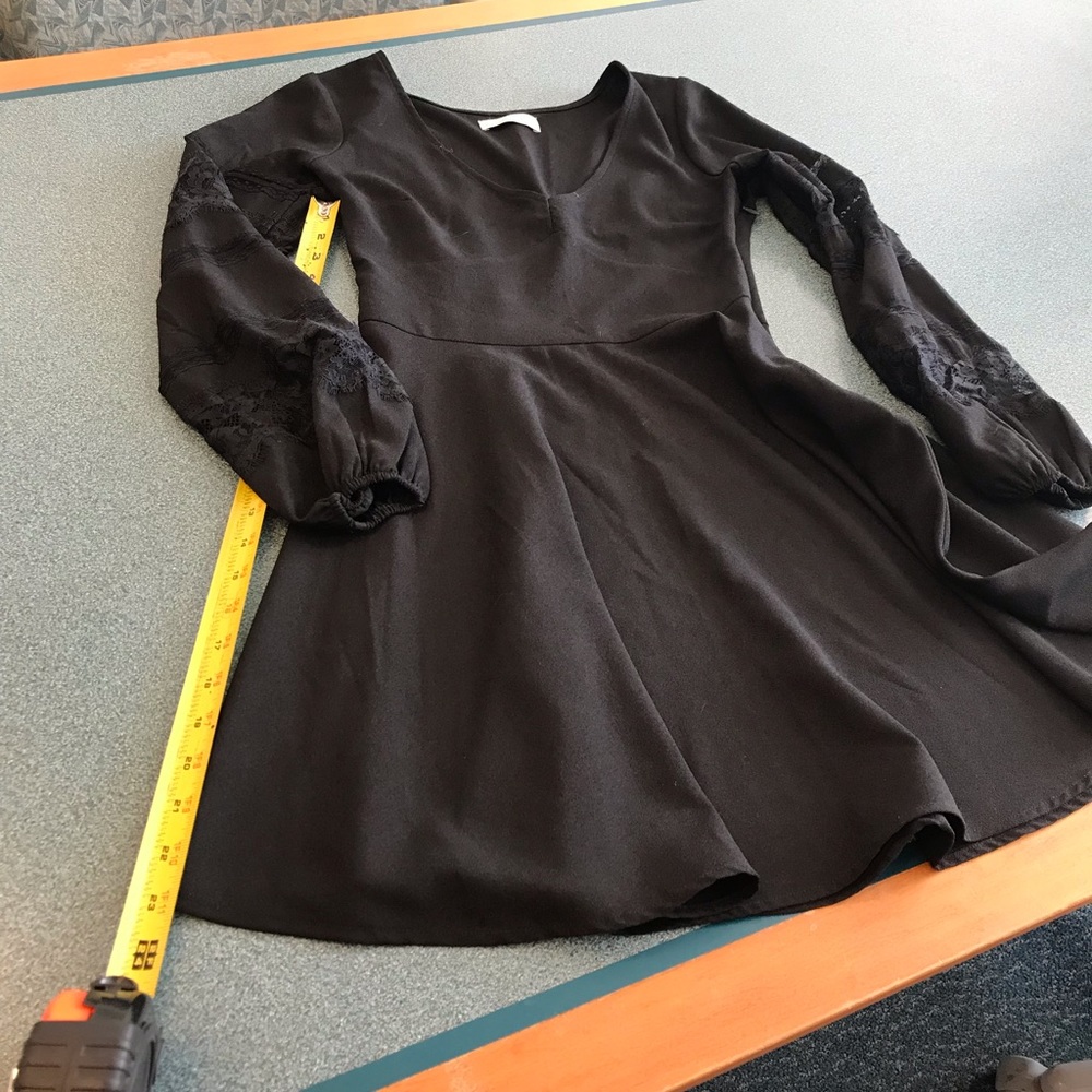Womens black dress. Lace sleeves, side zipper.